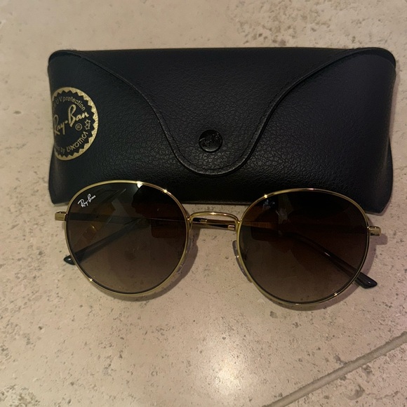 Ray-Ban Sunglasses - Picture 2 of 3